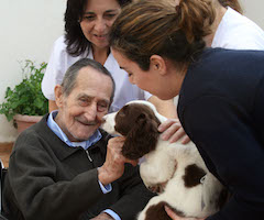 Fedexcaza desarrolla una actividad terapéutica en una residencia de mayores